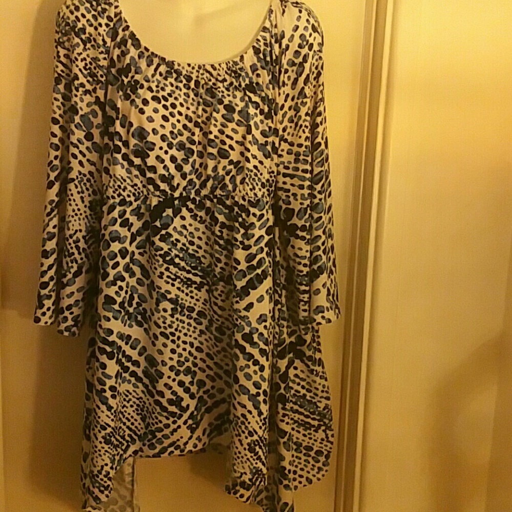 Slinky 3/4 sleeve,  shark bite , beautiful top